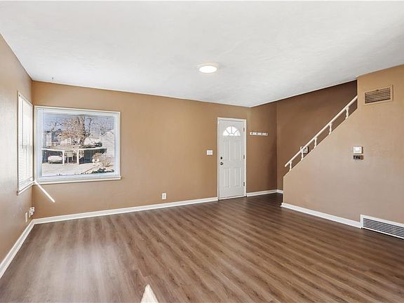 2nd image of 613 NE 45th St