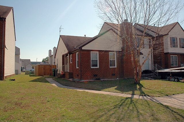 1st image of 225 Wexford W