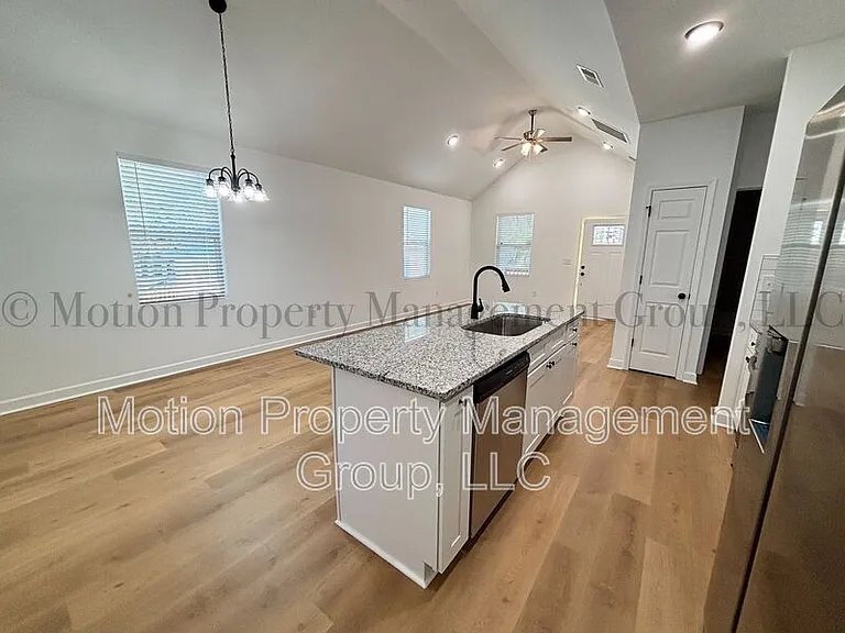1121 Wilmington Ave — Photo 2