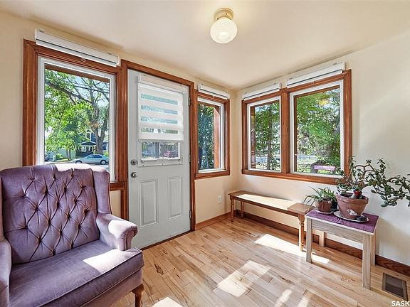 4th image of 301 Taylor STREET W
