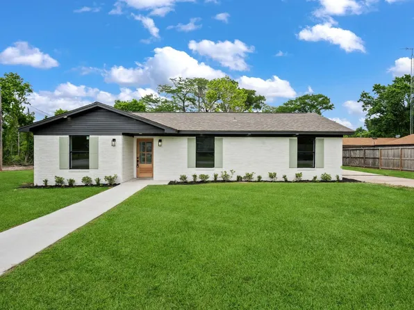 1313 Cos St, Liberty, TX 77575