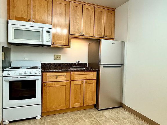 2nd image of 944 Kiely Blvd Unit F