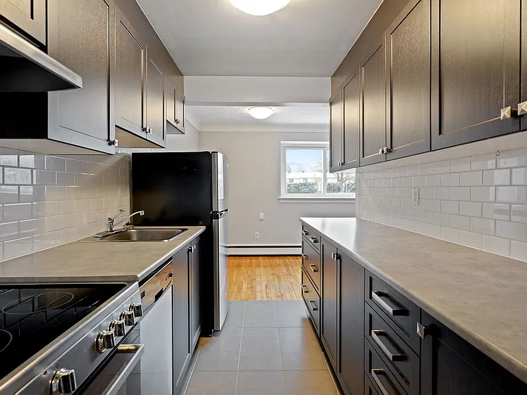 1196 Shillington Ave — Photo 10