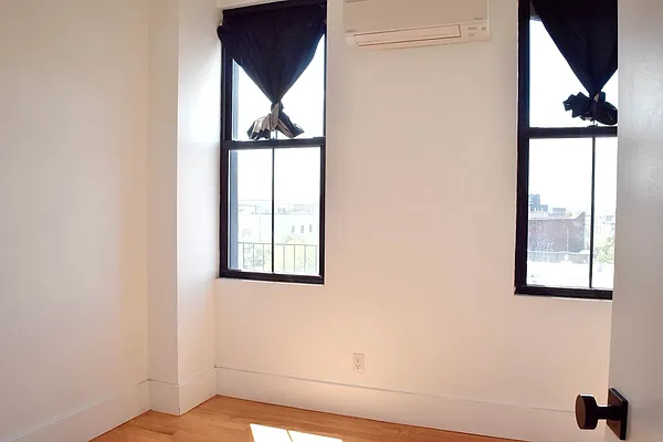 Rented by MySpaceNYC | media 13