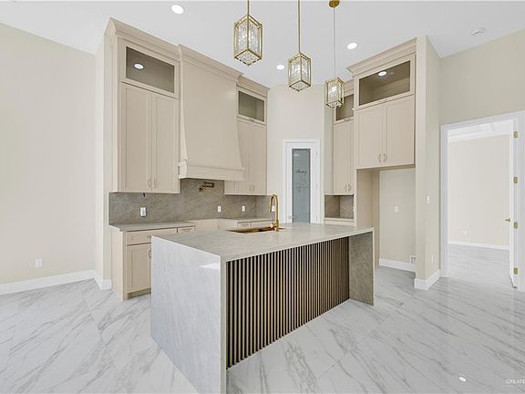 2nd image of 5701 N Rayo Del Sol