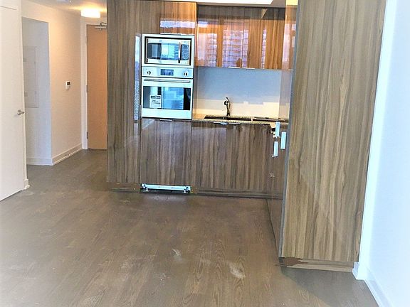 3rd image of 11 Wellesley St #4404