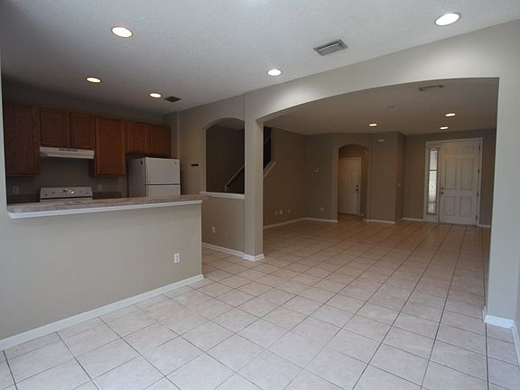 4th image of 3927C Buckthorne Dr