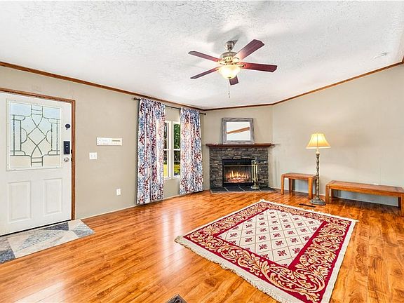 4th image of 137 Frontier Ave