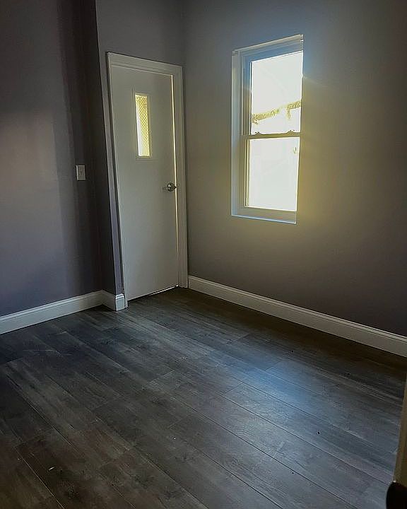 1st image of 322 Walnut St