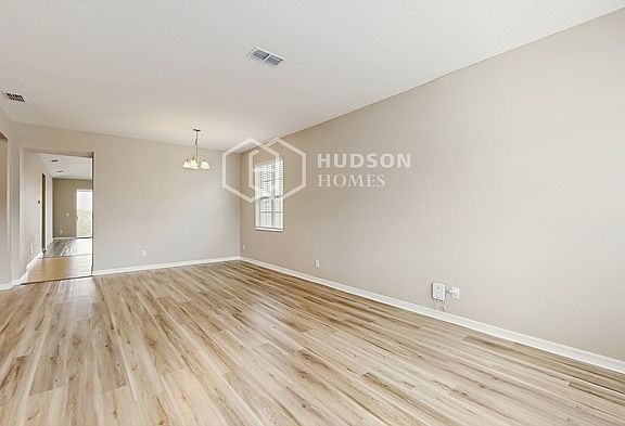 5th image of 453 Kestrel Dr