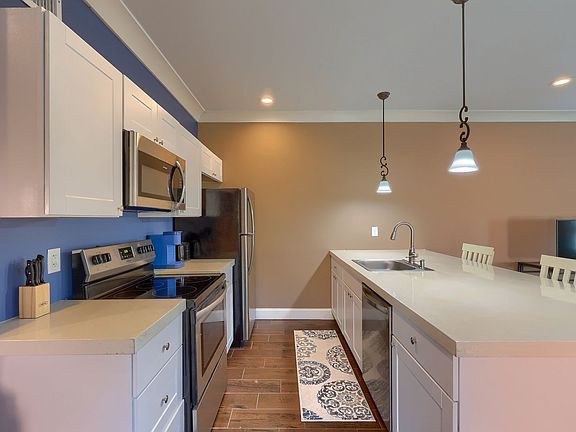 3rd image of 254 North St #264