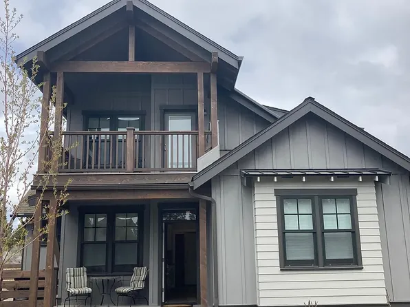 19745 SW River Camp Ln, Bend, OR 97702