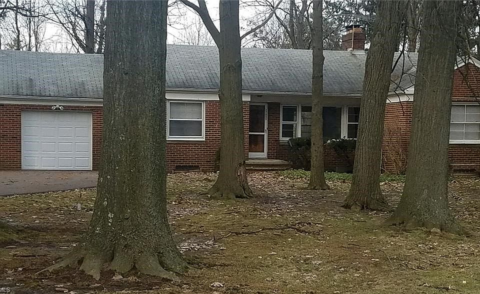 1st image of 27099 N Woodland Rd