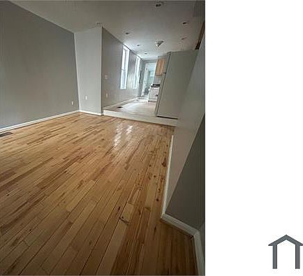 2nd image of 122 N Patterson Park Ave