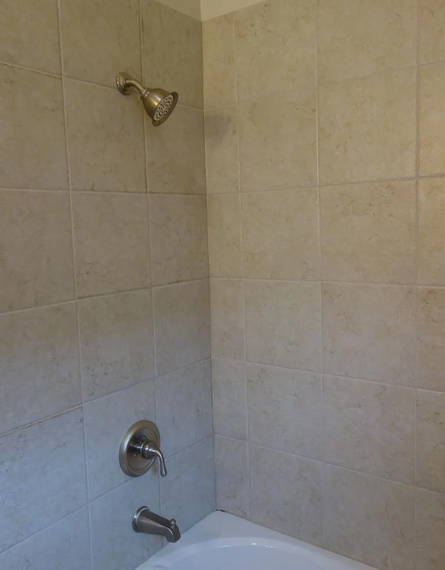 3 bed, 1100 sqft, $2,300 — Photo 2