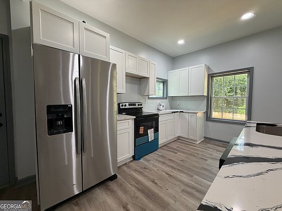 5th image of 542 Elm St