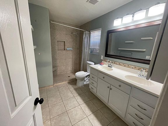 4th image of 51 W Mountain Sage Dr