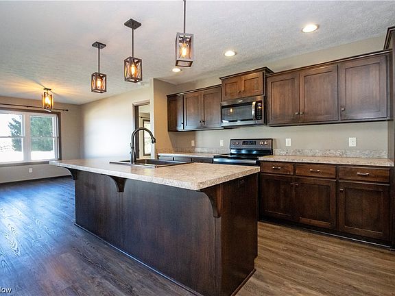 5th image of 1686 Springwood Dr