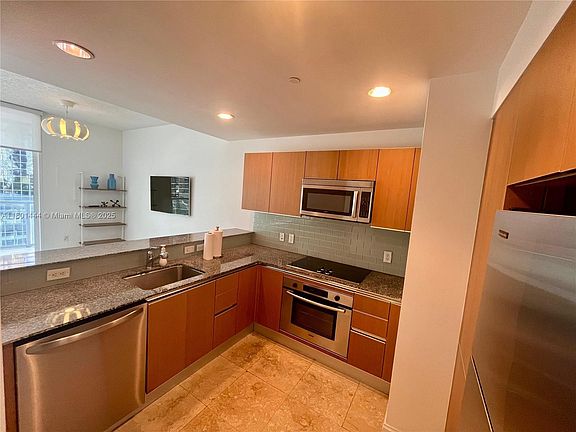 4th image of 1060 Brickell Ave #20