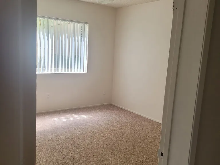 100 - Kimberly Apartments — Photo 23