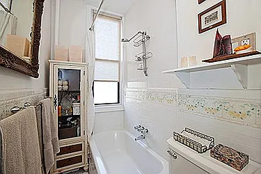 Rented by Barkoff Residential 