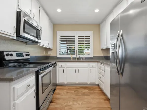 2072 Golden Circle Dr, Escondido, CA 92026