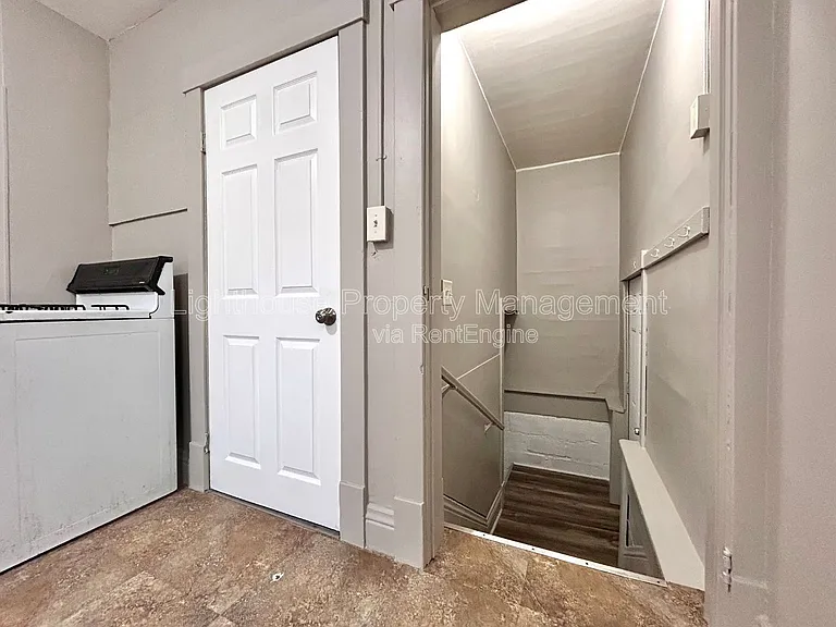 1126 Holt St — Photo 5