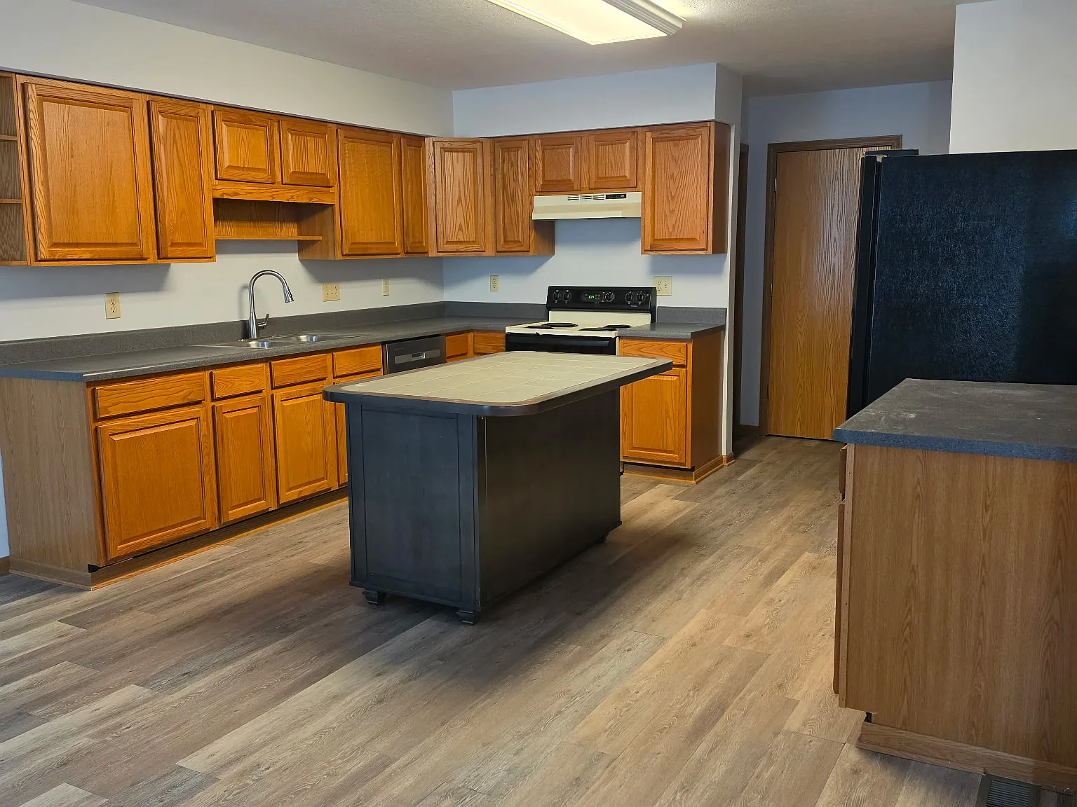 3 bed, 2.5 bath, 2013 sqft, $2,295 — Photo 4