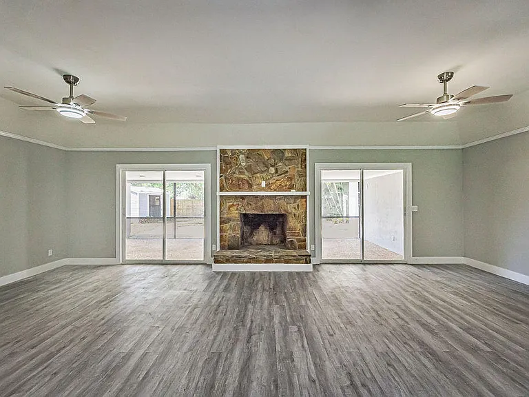300 Riomar Dr — Photo 12