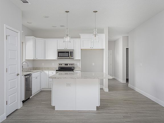 5th image of 2981 N 30th Ave