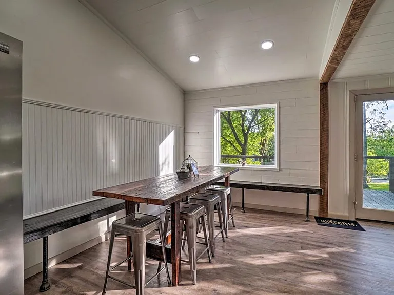 328 River Dr — Photo 9