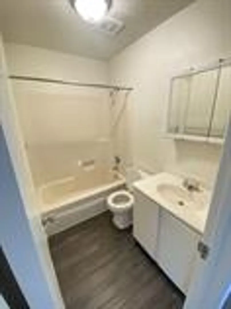 SH212 — Photo 2