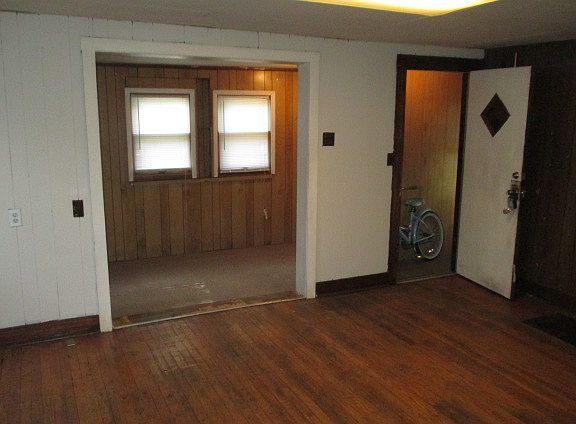 5th image of 829 S 27th St #1