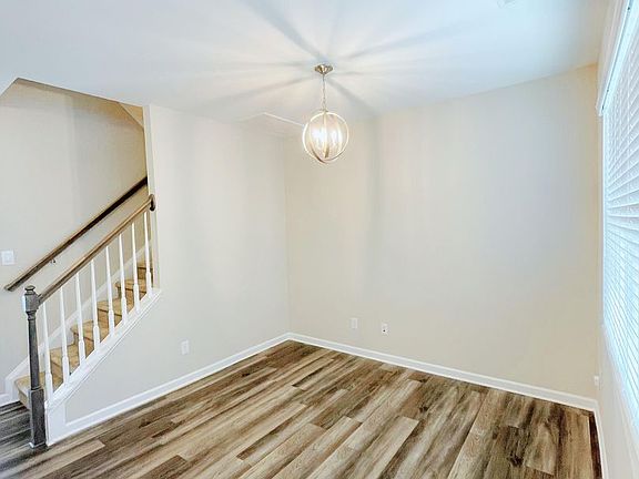 4th image of 305 Colin Ct