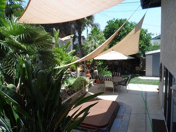 LOWER PATIO AREA