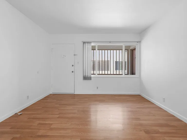 5642-5646 Laurel Canyon Blvd — Photo 6