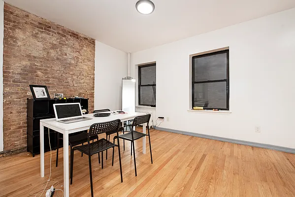 Rented by Compass | media 10