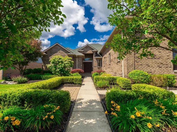 27153 Alderman Ct, Harrison Township, MI 48045