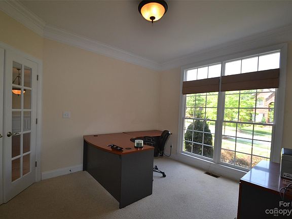 4th image of 1144 Woodhall Dr