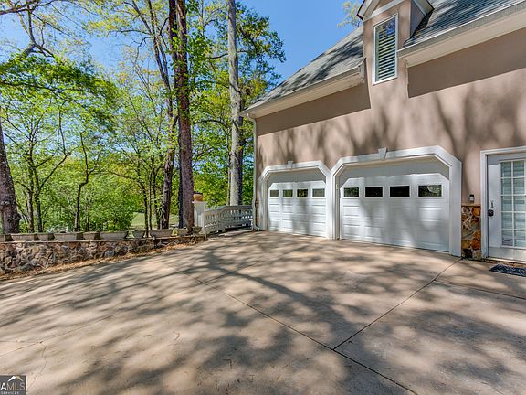 4th image of 2043 Burgundy Dr