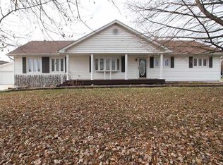 620 Lakeview Dr, Shipman, IL 62685