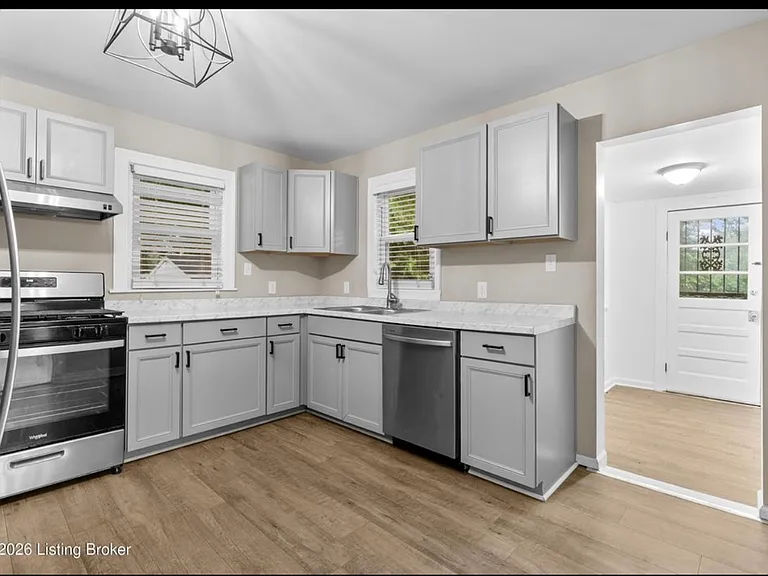 2576 Martin Ave — Photo 7