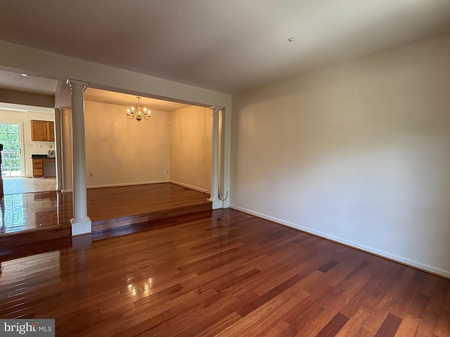 3 bed, 4.0 bath, 1920 sqft, $3,449 — Photo 3