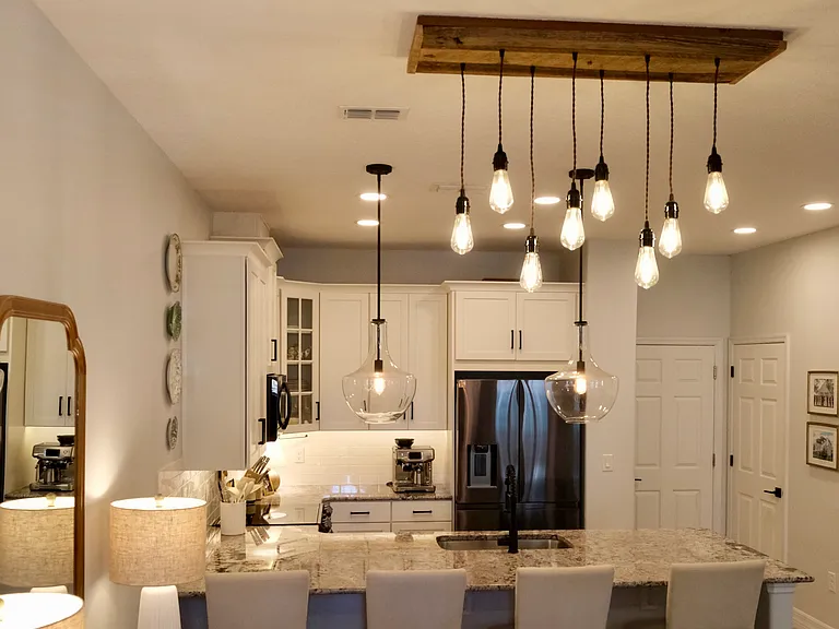 689 Oak Lake Ln — Photo 2