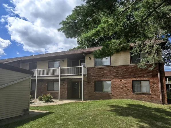 1302 Christopher Cir, Urbana, IL 61802