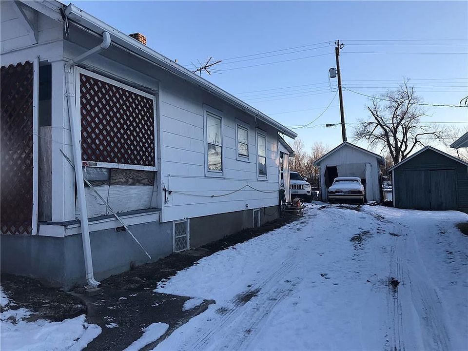 2nd image of 218 W Culton St