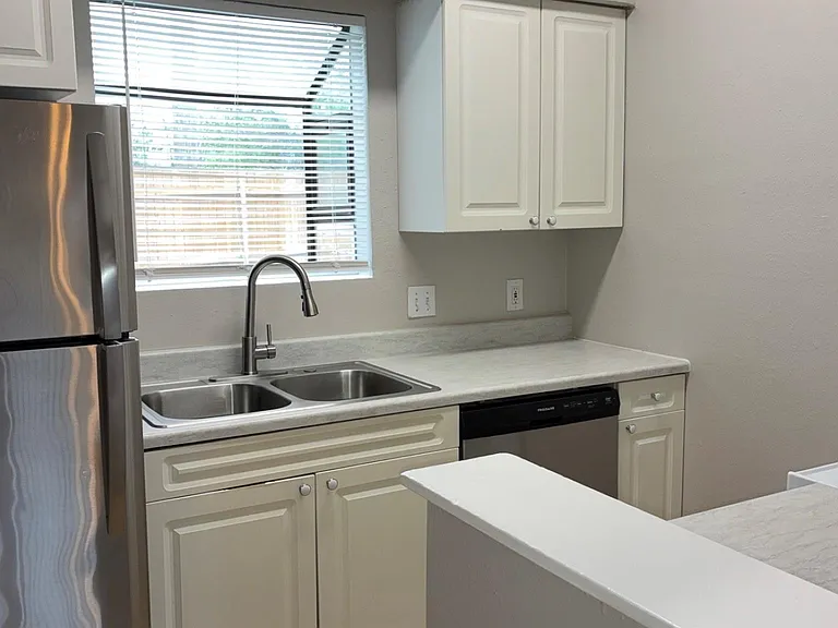 2405 W Slaughter Ln #B — Photo 4