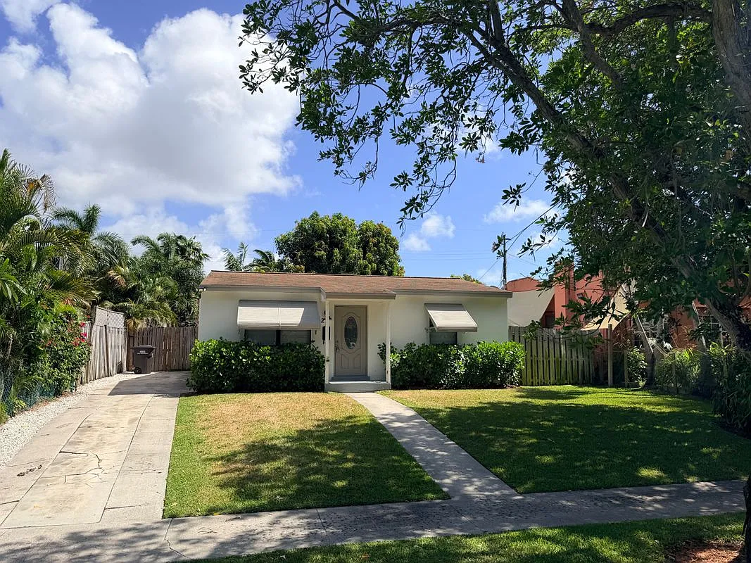 3 bed, 1.0 bath, 988 sqft, $2,850 — Photo 1