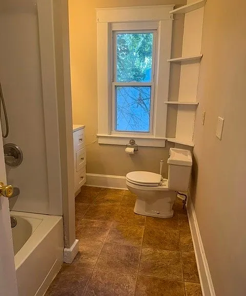 409 W Walnut St — Photo 9
