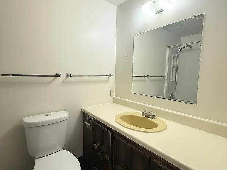 712 W Mission Ave — Photo 4
